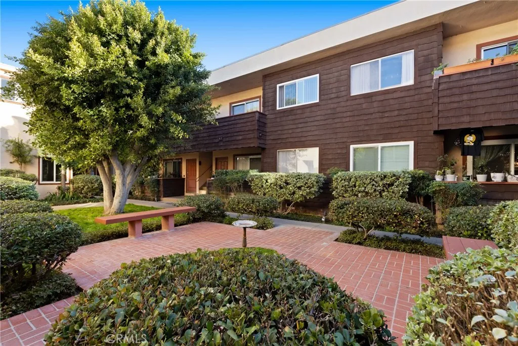 5400 Newcastle Avenue 56, Encino, California 91316 home-pic-28
