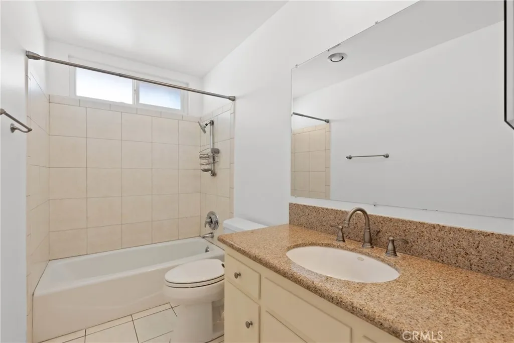 5400 Newcastle Avenue 56, Encino, California 91316 home-pic-17