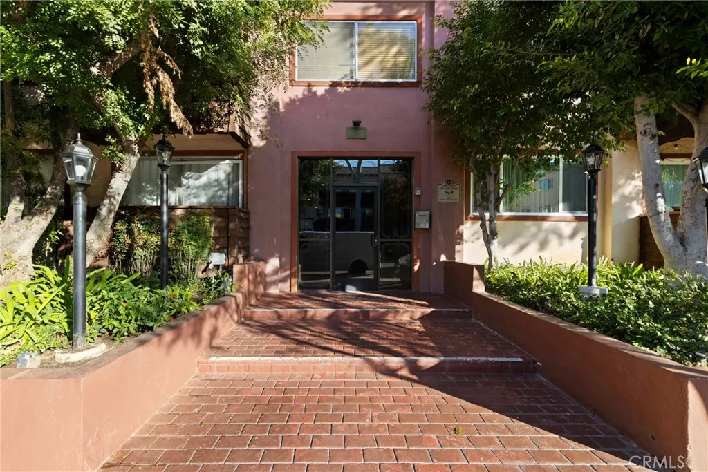 5400 Newcastle Avenue 56, Encino, California 91316 home-pic-30