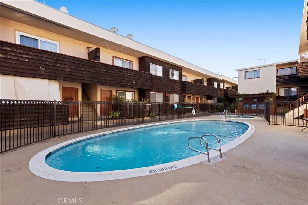5400 Newcastle Avenue 56, Encino, California 91316 home-pic-24