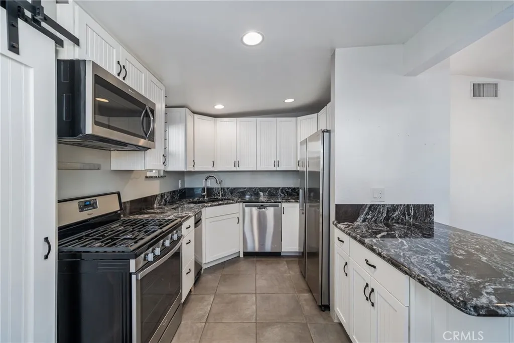 19331 E Greenhaven, Covina, California 91722 home-pic-12