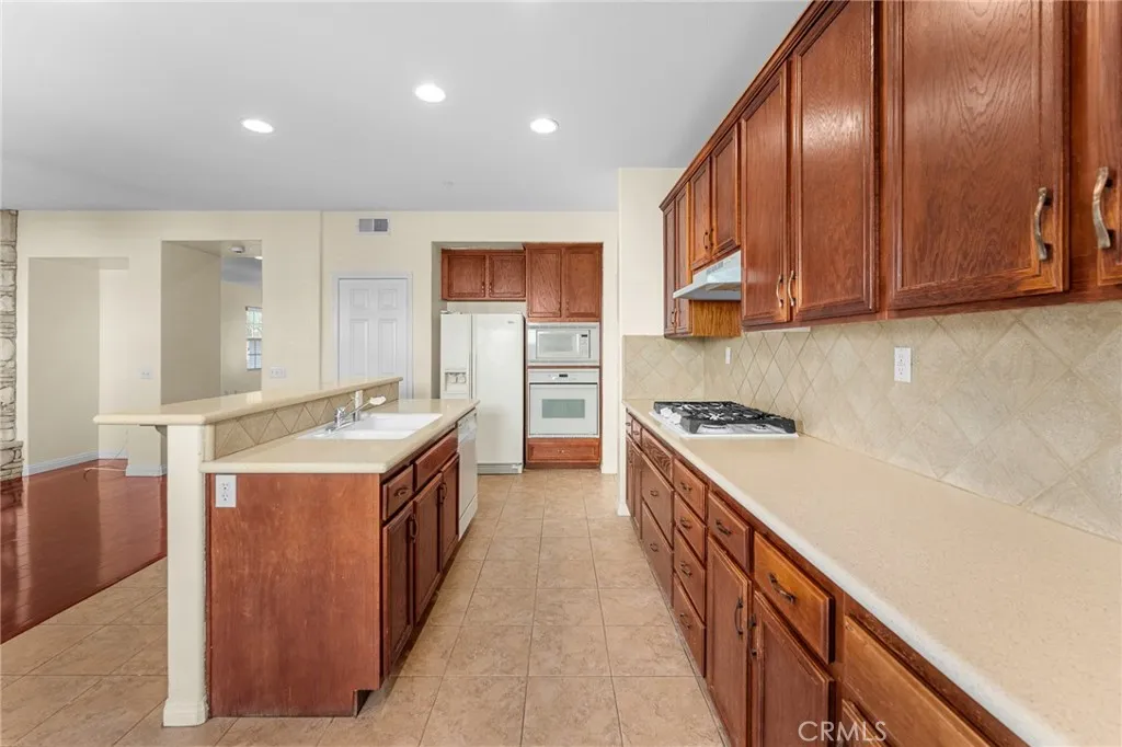 4583 Bianca, Riverside, California 92501 home-pic-16