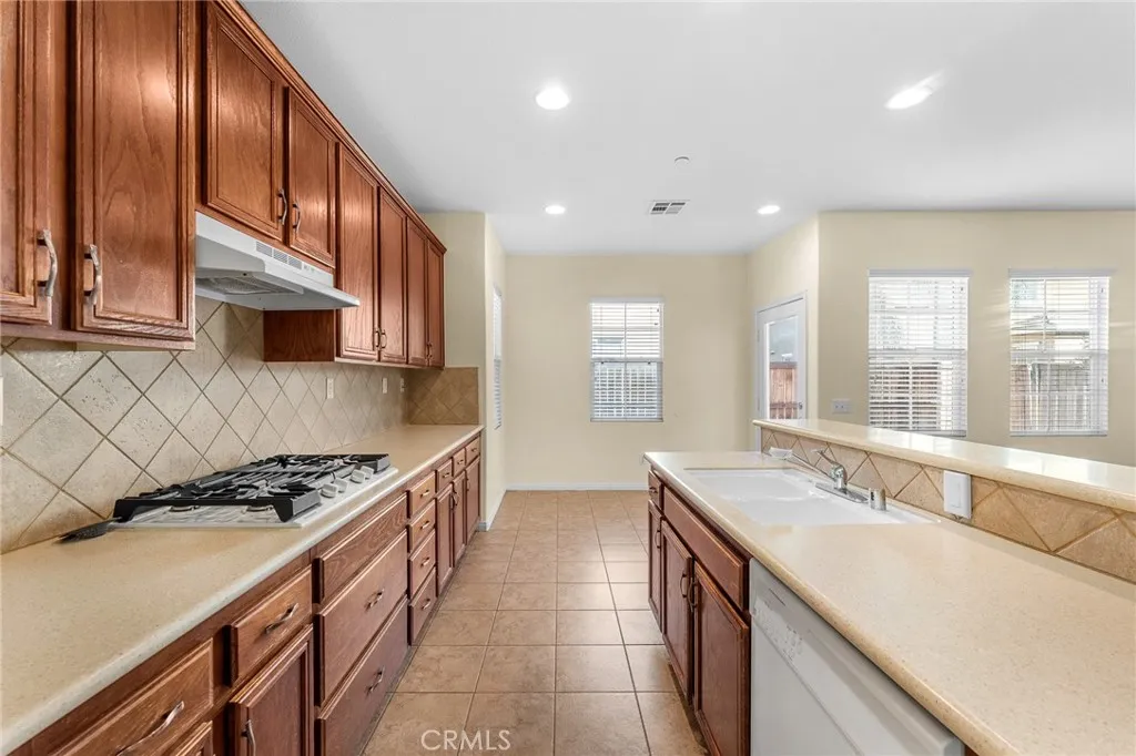 4583 Bianca, Riverside, California 92501 home-pic-17