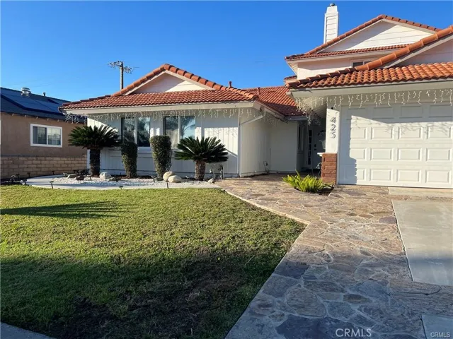 425 Lewis Place
