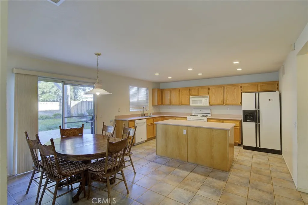1283 Stephanie, Corona, California 92882 home-pic-17