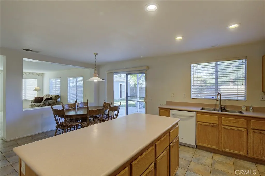 1283 Stephanie, Corona, California 92882 home-pic-19