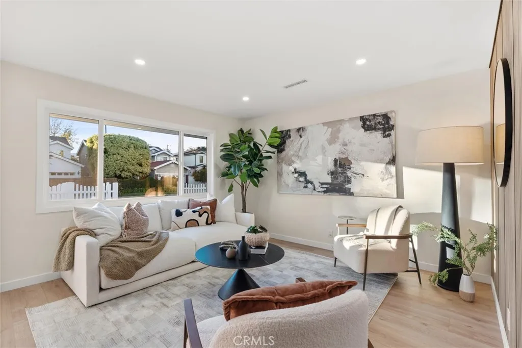 4534 Lennox, Sherman Oaks, California 91423 home-pic-6