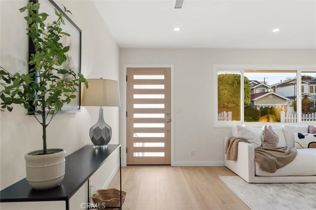 4534 Lennox, Sherman Oaks, California 91423 home-pic-5