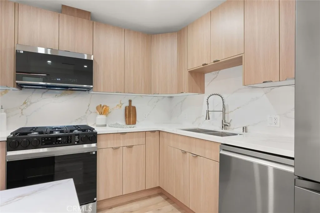 4534 Lennox, Sherman Oaks, California 91423 home-pic-9