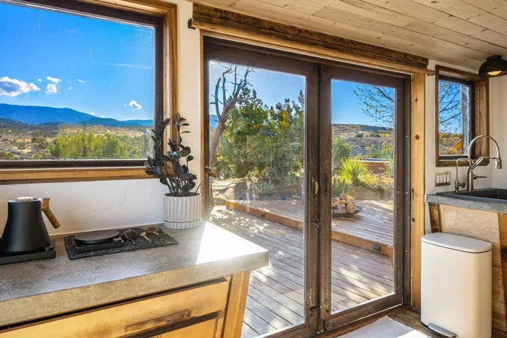 1102 Burlington Road, Pioneertown, CA