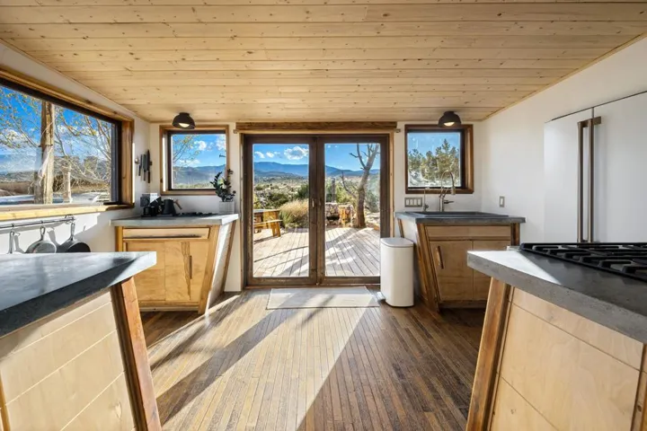 1102 Burlington Road, Pioneertown, CA