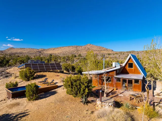 1102 Burlington Road, Pioneertown, CA