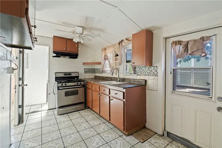 10416 Cantara, Sun Valley, California 91352