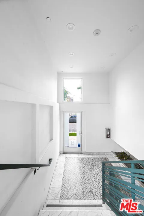 108 S Croft Avenue 102, Los Angeles, California 90048 home-pic-31