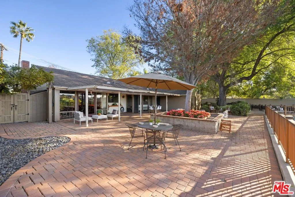 2557 Roscomare Road, Los Angeles, California 90077 home-pic-21