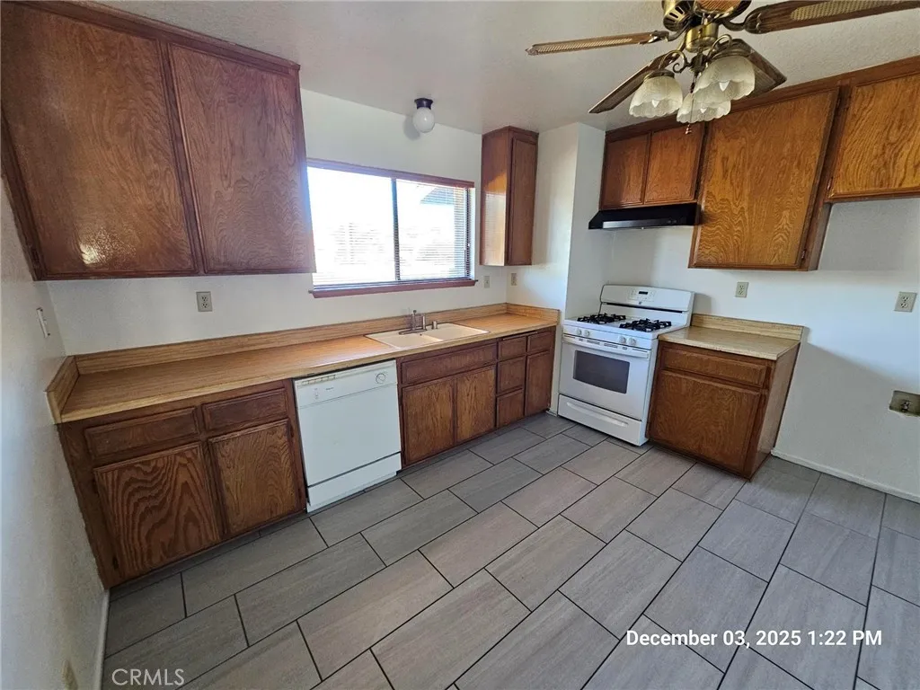 18891 Rocksprings Road, Hesperia, California 92345 home-pic-10