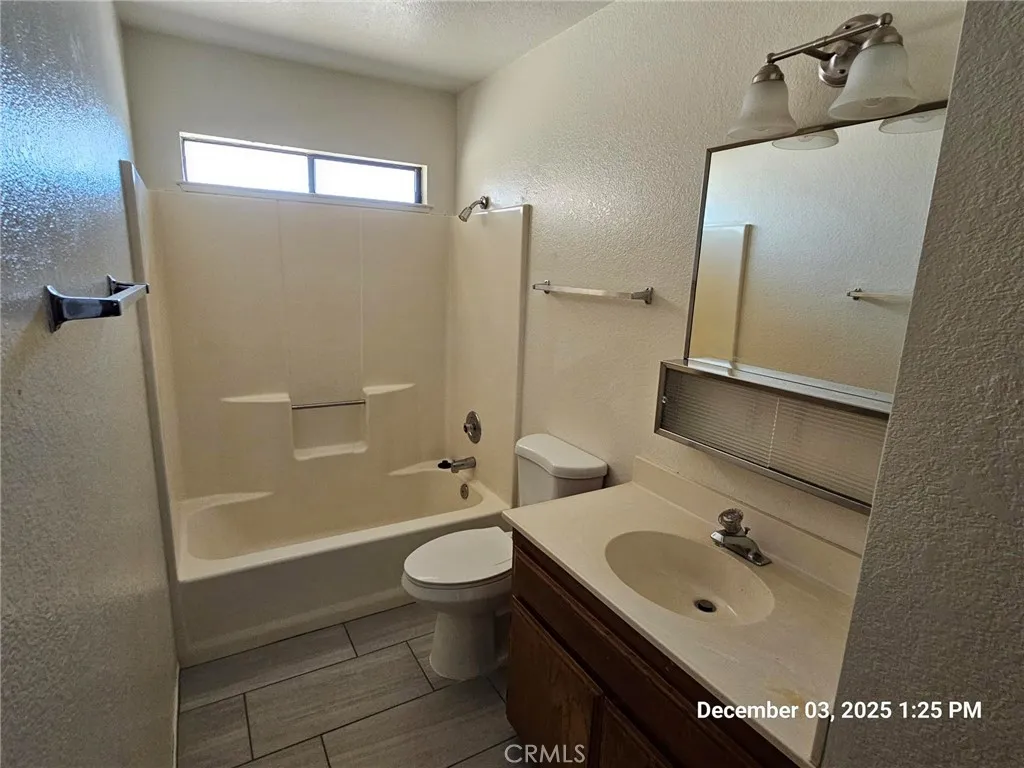 18891 Rocksprings Road, Hesperia, California 92345 home-pic-17