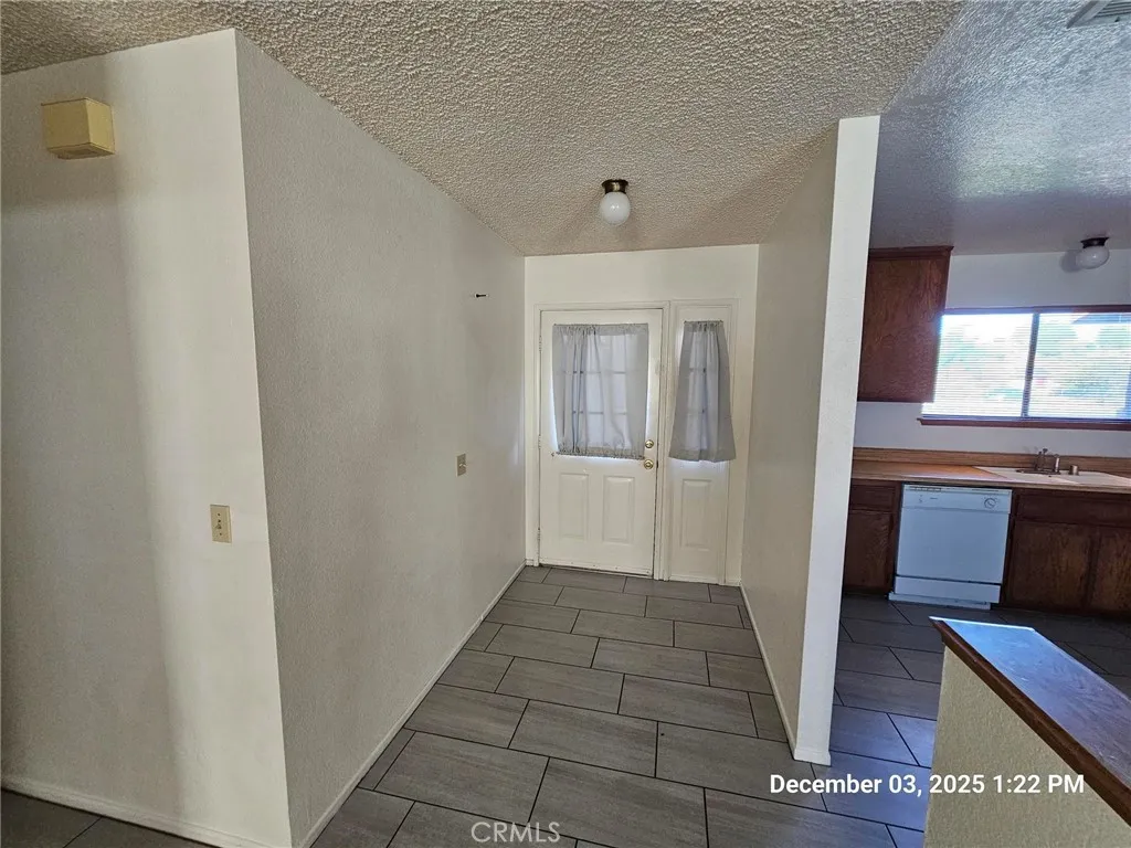 18891 Rocksprings Road, Hesperia, California 92345 home-pic-6