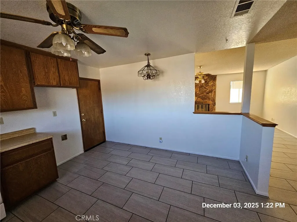 18891 Rocksprings Road, Hesperia, California 92345 home-pic-11