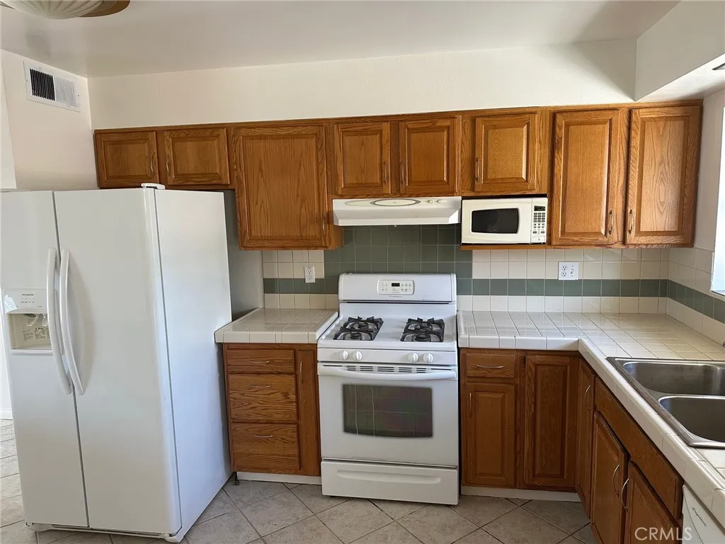 28376 Murrieta, Menifee, California 92586 home-pic-15