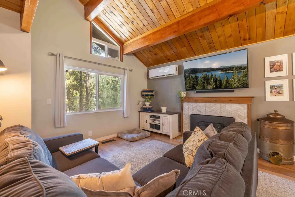945 Tinker Bell Avenue, Big Bear City, California 92314 home-pic-6