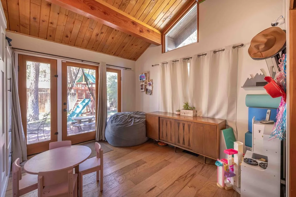 945 Tinker Bell Avenue, Big Bear City, California 92314 home-pic-10