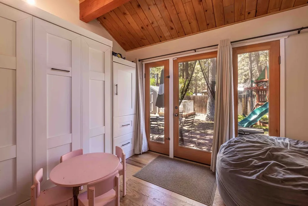 945 Tinker Bell Avenue, Big Bear City, California 92314 home-pic-11