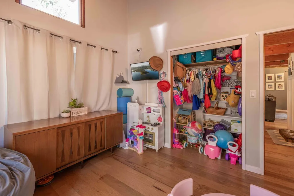 945 Tinker Bell Avenue, Big Bear City, California 92314 home-pic-12