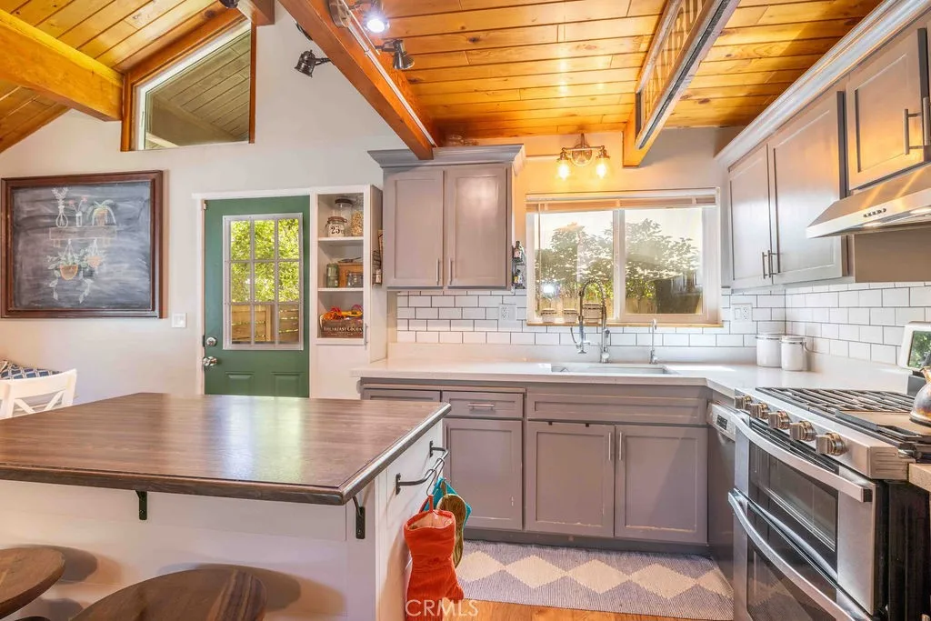 945 Tinker Bell Avenue, Big Bear City, California 92314 home-pic-2