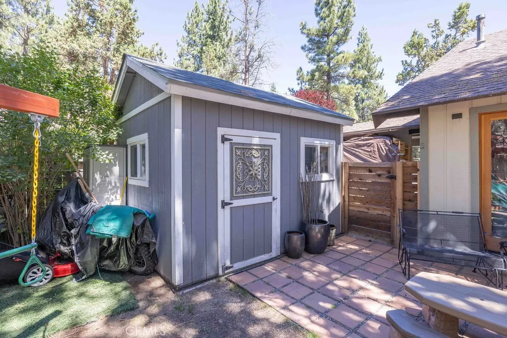 945 Tinker Bell Avenue, Big Bear City, California 92314 home-pic-38