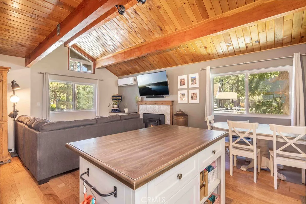 945 Tinker Bell Avenue, Big Bear City, California 92314 home-pic-5