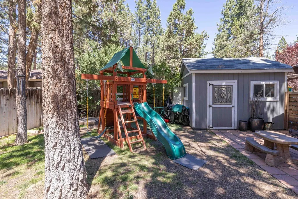 945 Tinker Bell Avenue, Big Bear City, California 92314 home-pic-36