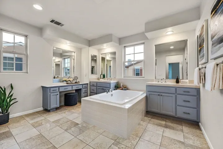 2428 Teal Ln, Alameda, California 94501