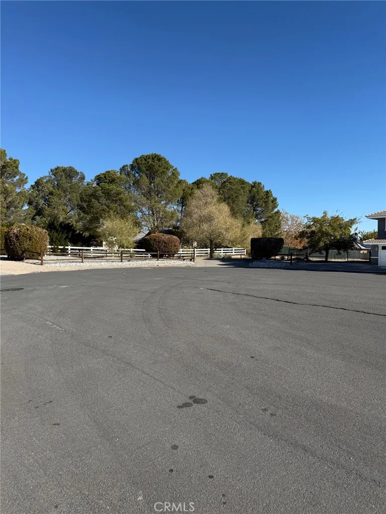26795 Stirrup Lane, Helendale, California 92342 home-pic-3