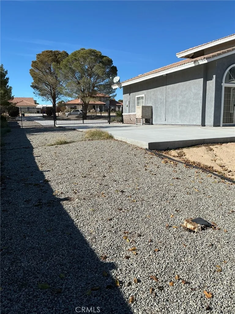 26795 Stirrup Lane, Helendale, California 92342 home-pic-24