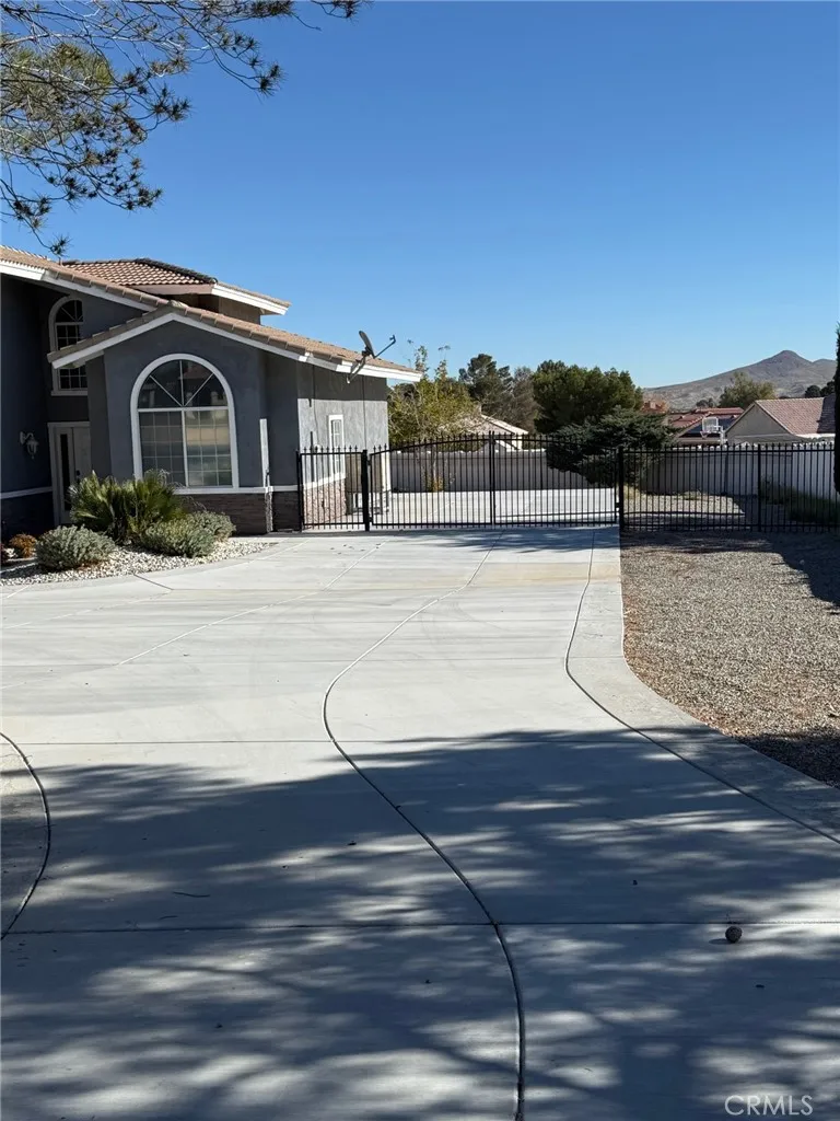 26795 Stirrup Lane, Helendale, California 92342 home-pic-2