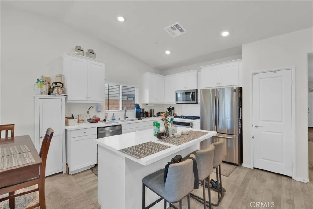 15389 Diamond, Victorville, California 92394 home-pic-8