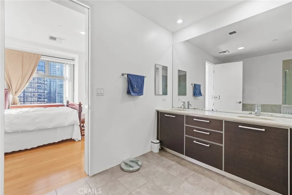 801 S Grand 1611, Los Angeles, California 90017 home-pic-10