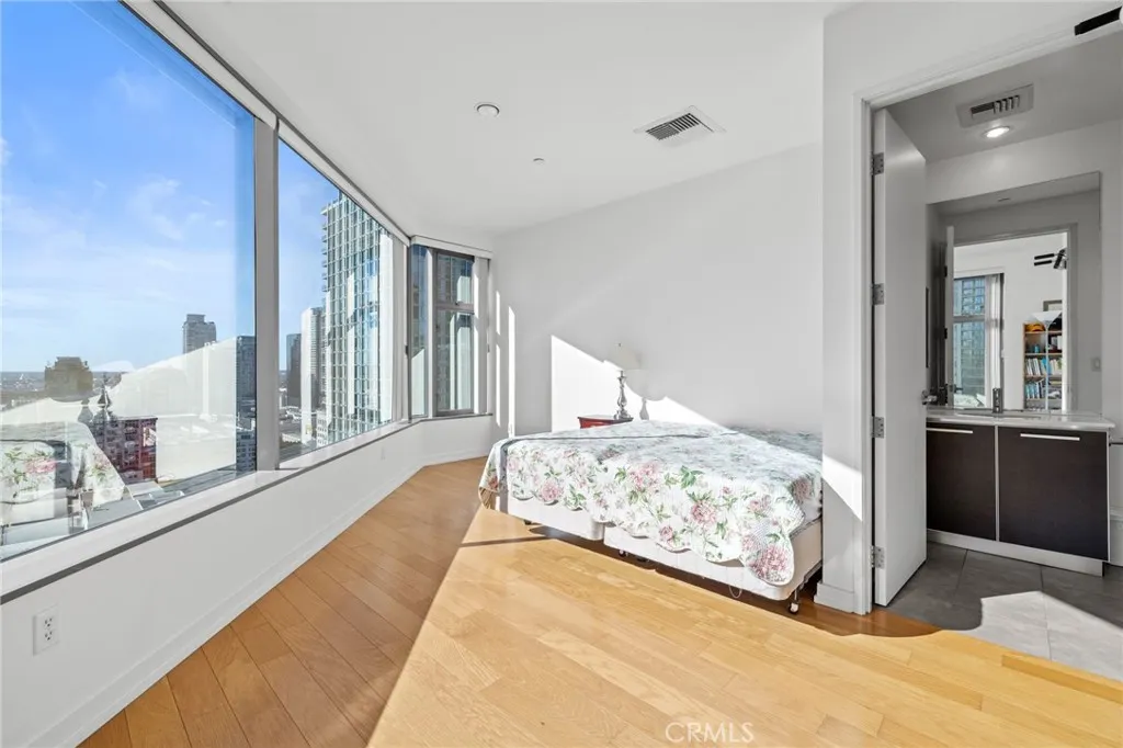 801 S Grand 1611, Los Angeles, California 90017 home-pic-6