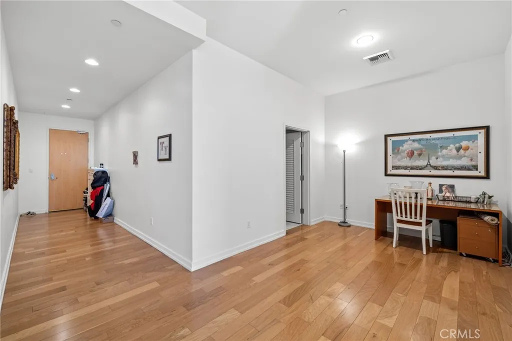 801 S Grand 1611, Los Angeles, California 90017 home-pic-4