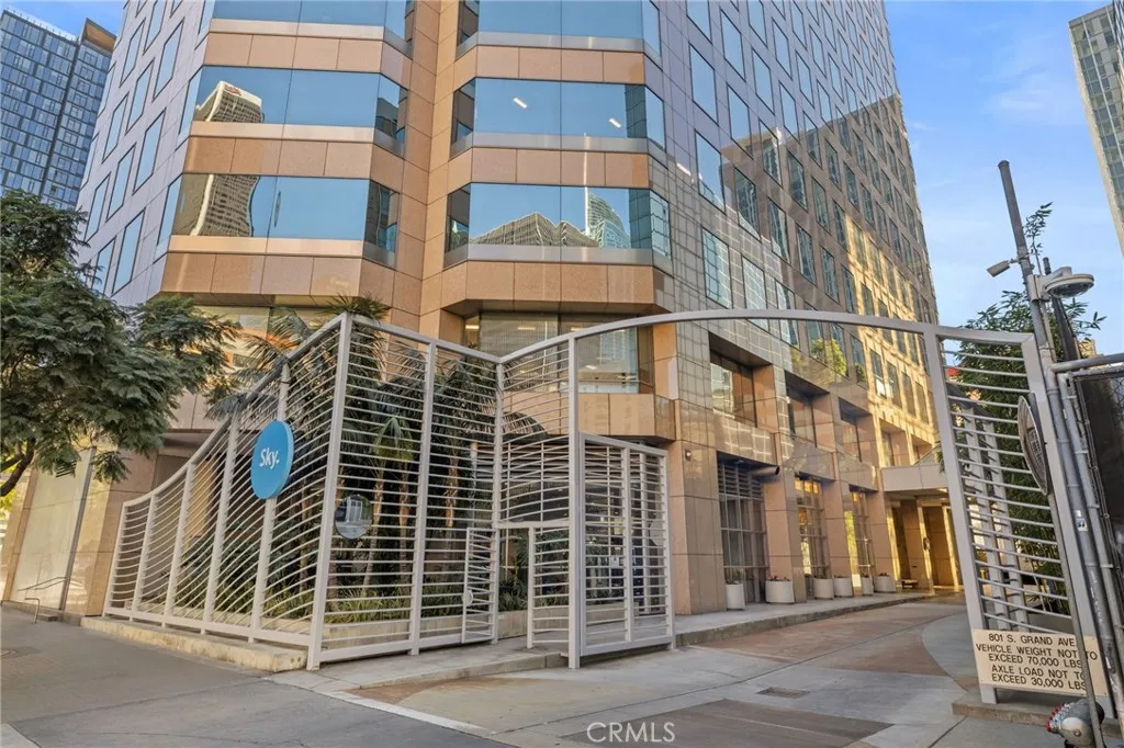 801 S Grand 1611, Los Angeles, California 90017 home-pic-18
