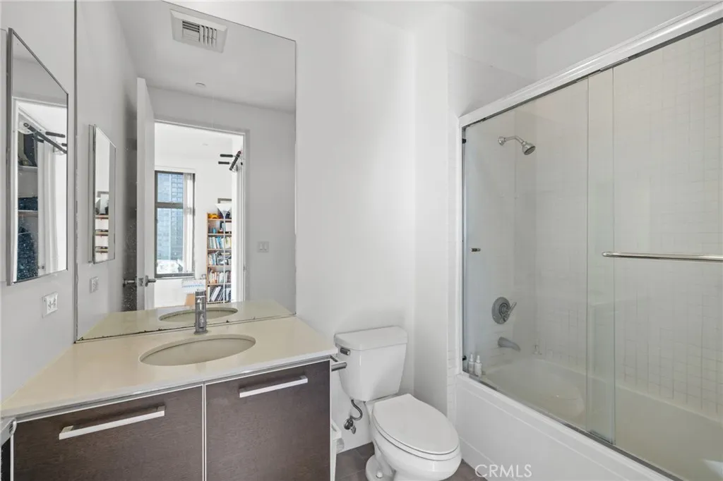 801 S Grand 1611, Los Angeles, California 90017 home-pic-5