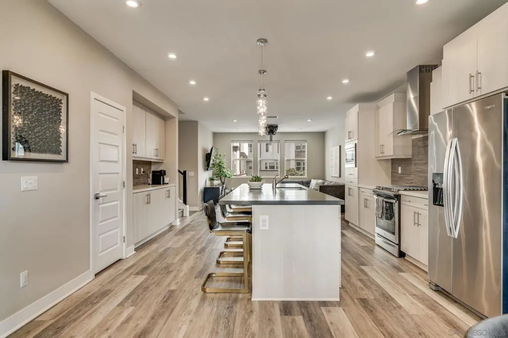 2804 Avella Circle, San Diego, California 92108 home-pic-3