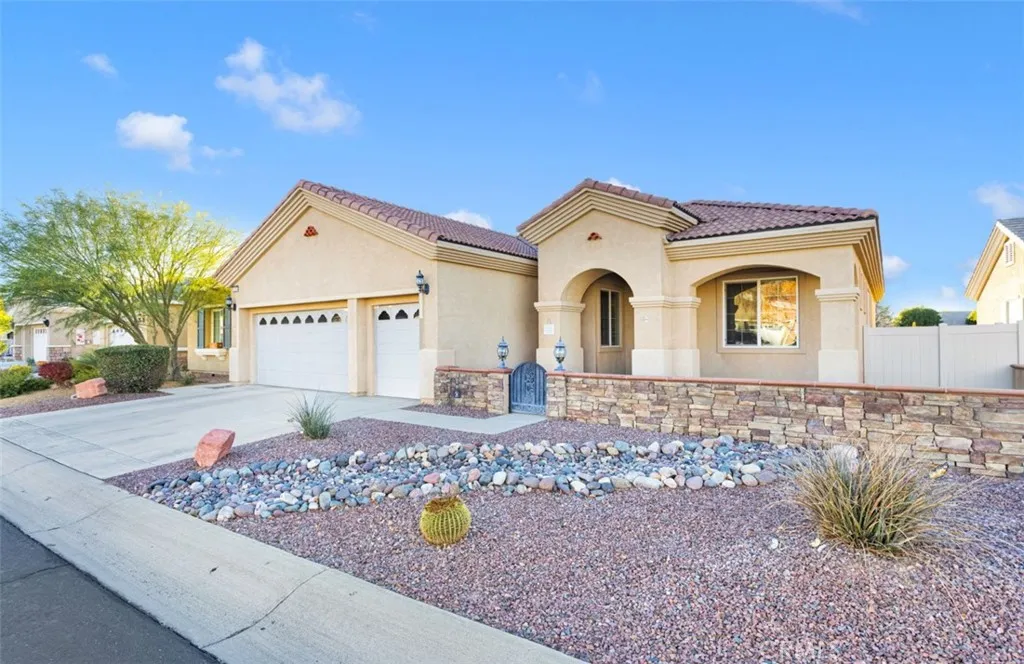 10266 Lakeshore, Apple Valley, California 92308 home-pic-1