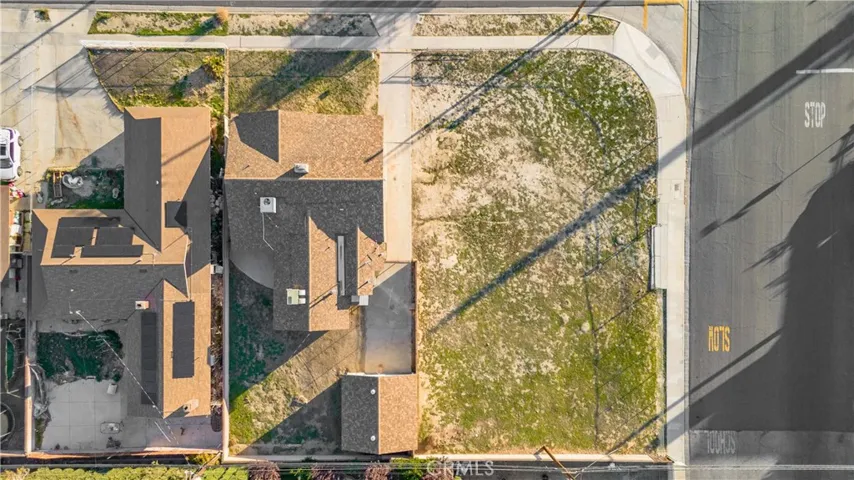 Note the adjacent vacant lot is also for sale by the same owner.