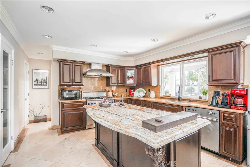 8542 Emerywood Drive, Buena Park, California 90621 home-pic-18