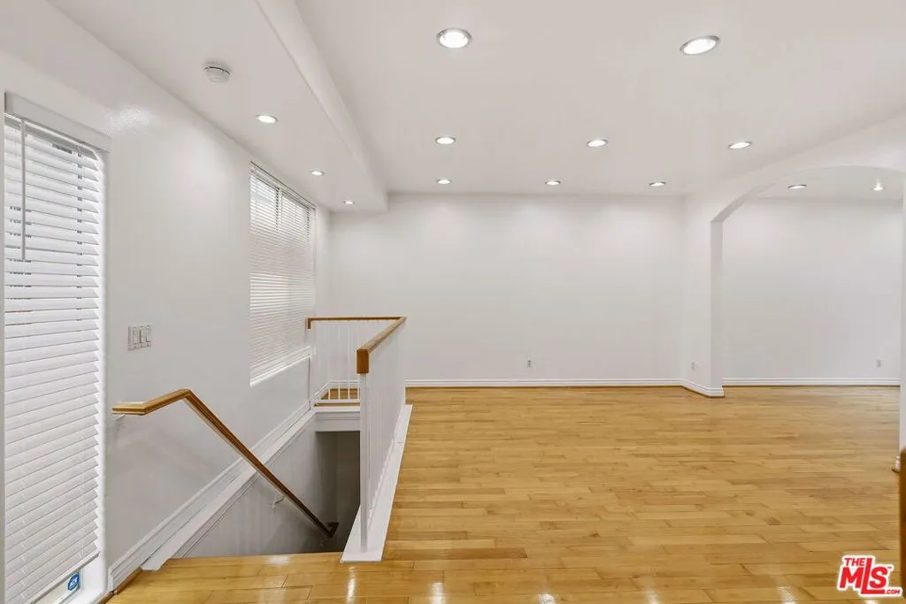 4838 Elmwood Avenue 7, Los Angeles, California 90004 home-pic-5