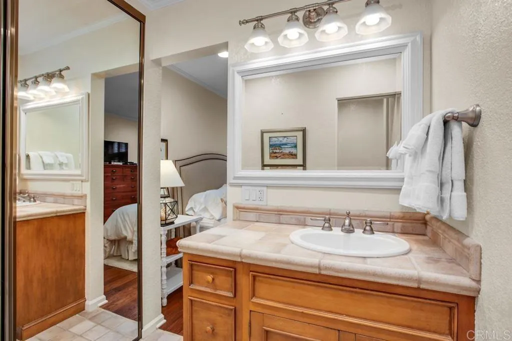 En-suite guest bathroom