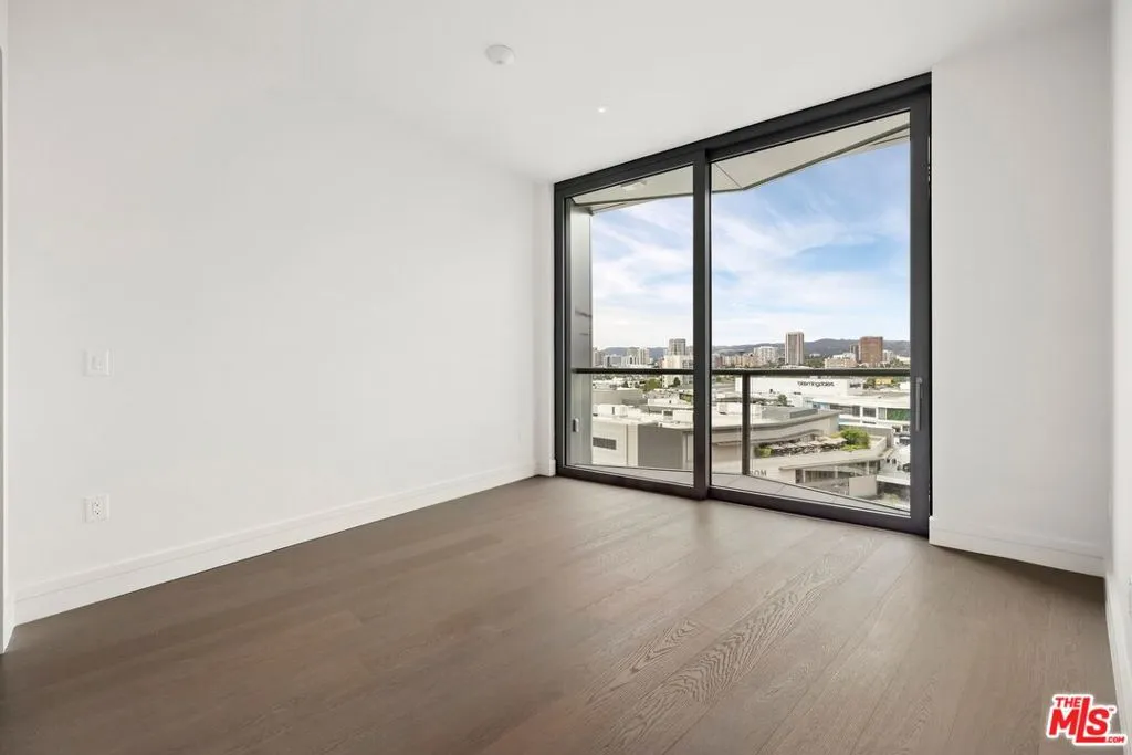 211 W Elm Court 6e, Los Angeles, California 90067 home-pic-3