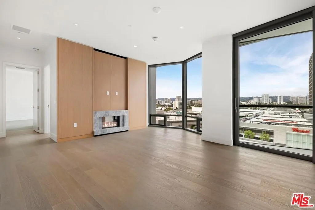 211 W Elm Court 6e, Los Angeles, California 90067 home-pic-2